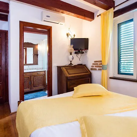 Luxury With A Swimming Pool Bajici, Zagora - 11328 * Grabovac (Split-Dalmatia)